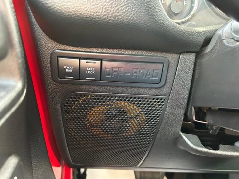 Used 2016 Jeep Wrangler Unlimited Rubicon w/ Connectivity Group image 18