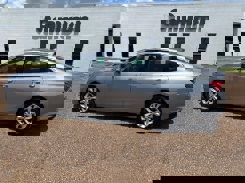 Used 2024 Chevrolet Malibu LT image 3