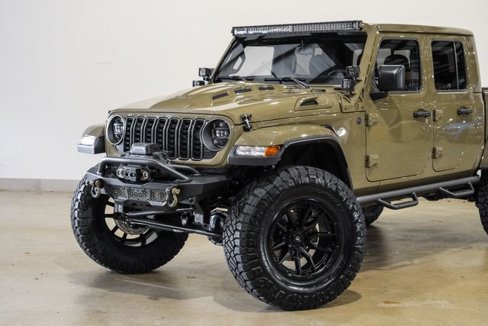 Used 2025 Jeep Gladiator Sport image 22