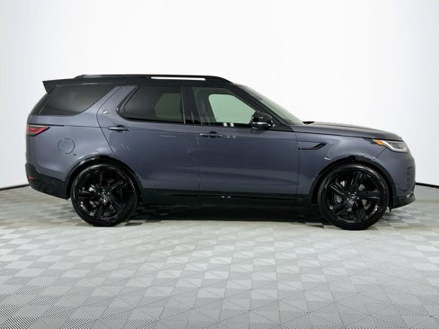 Certified 2025 Land Rover Discovery Dynamic SE image 4
