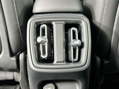 Certified 2025 Volvo XC40 B5 Plus image 23
