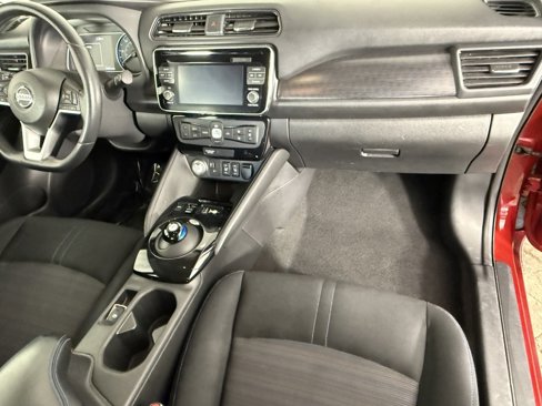 Used 2018 Nissan Leaf SV w/ SV Technology Package image 12