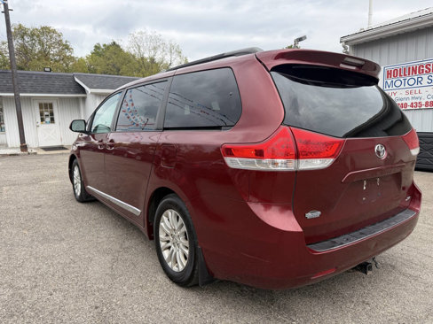Used 2011 Toyota Sienna XLE image 2