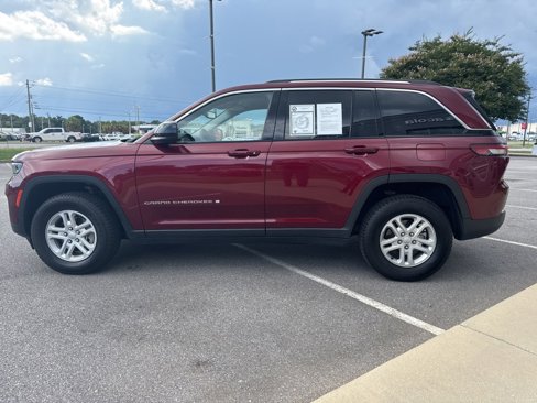 Used 2023 Jeep Grand Cherokee Laredo image 6