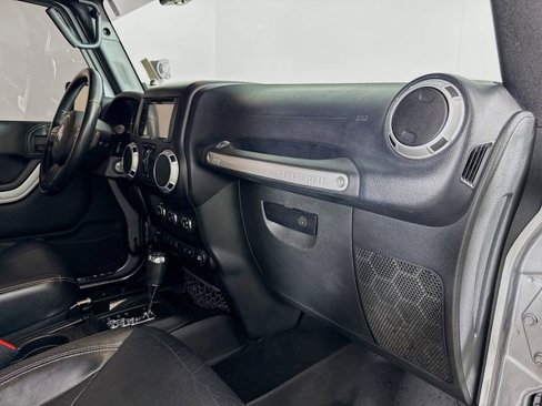 Used 2016 Jeep Wrangler Unlimited Sahara w/ Dual Top Group image 26