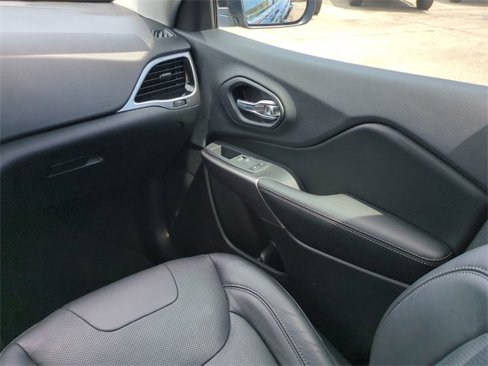 Used 2019 Jeep Cherokee Limited image 17