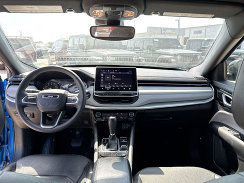 Used 2023 Jeep Compass Limited image 13