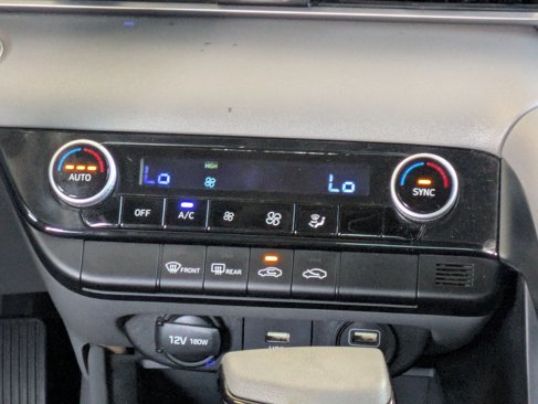 Used 2021 Hyundai Elantra SEL image 29