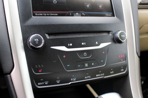 Used 2014 Ford Fusion SE w/ Equipment Group 202A image 27