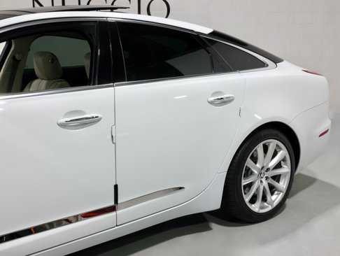 Used 2013 Jaguar XJ image 90