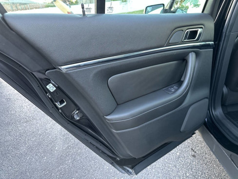 Used 2016 Lincoln MKS image 17