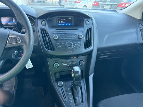 Used 2015 Ford Focus SE image 14