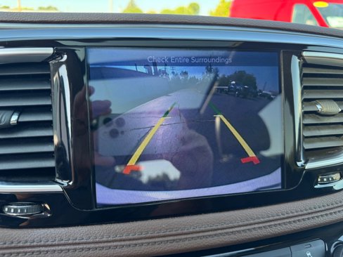Used 2017 Chrysler Pacifica Limited image 18