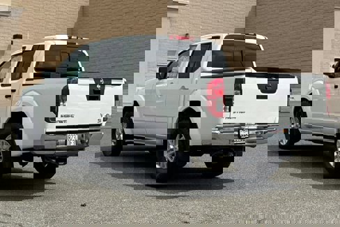 Used 2020 Nissan Frontier SV image 6