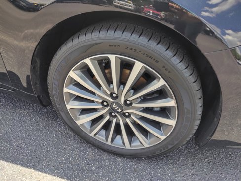 Used 2017 Kia Cadenza Premium w/ Luxury Package image 6