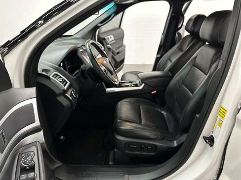 Used 2015 Ford Explorer XLT w/ Equipment Group 202A image 18