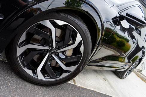 Used 2024 Audi Q8 e-tron Prestige w/ Prestige Package image 4