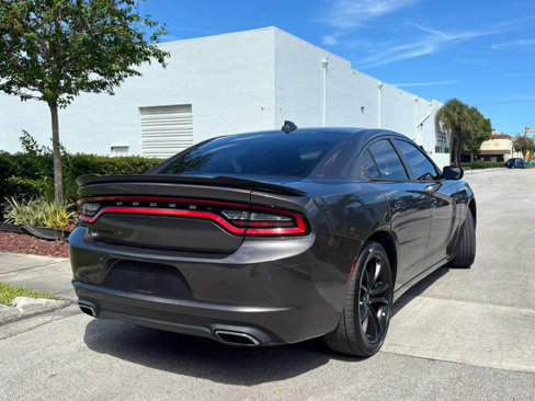 Used 2017 Dodge Charger SXT w/ Blacktop Package image 4