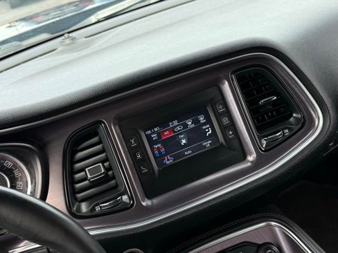 Used 2015 Dodge Challenger SXT w/ Driver Convenience Group image 19