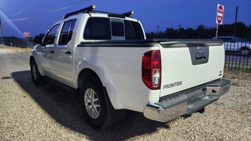 Used 2019 Nissan Frontier SV image 6