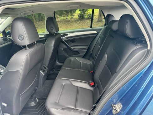 Used 2015 Volkswagen Golf SE image 26