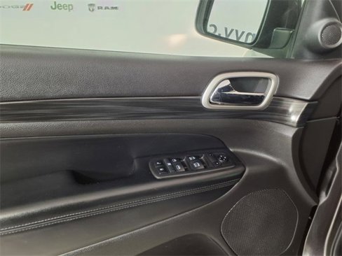 Used 2019 Jeep Grand Cherokee Altitude image 10