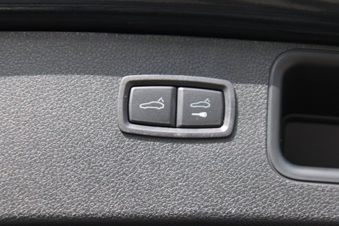 Certified 2024 Porsche Macan image 36