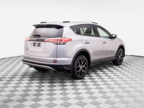 Used 2016 Toyota RAV4 SE image 5