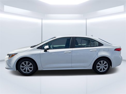 Used 2022 Toyota Corolla LE image 6