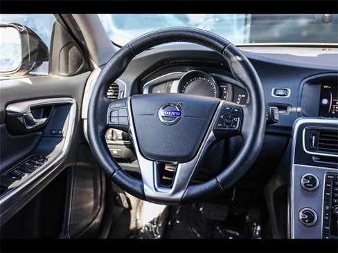 Used 2018 Volvo V60 T5 Cross Country w/ Convenience Package image 15