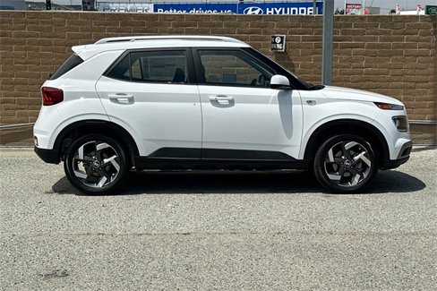 New 2025 Hyundai Venue SEL image 3