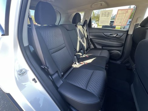 Used 2020 Nissan Rogue SV image 25