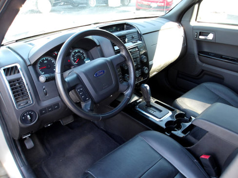 Used 2010 Ford Escape Limited image 9