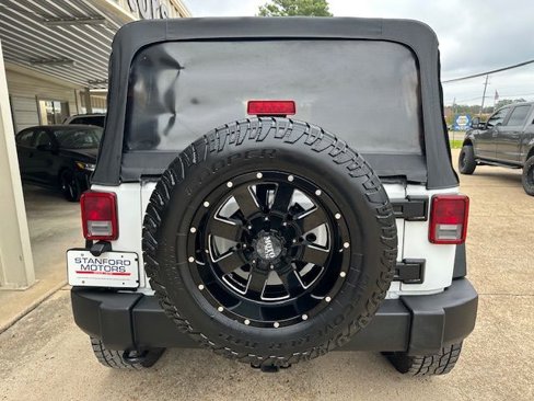 Used 2012 Jeep Wrangler Unlimited Sport image 7