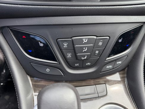 Used 2019 Buick Envision Essence w/ LPO, Road Trip Package image 21