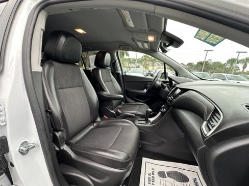 Used 2021 Chevrolet Trax LT w/ LT Convenience Package image 23