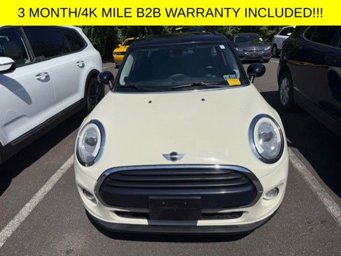 Used 2018 MINI Cooper 4-Door Hardtop image 2