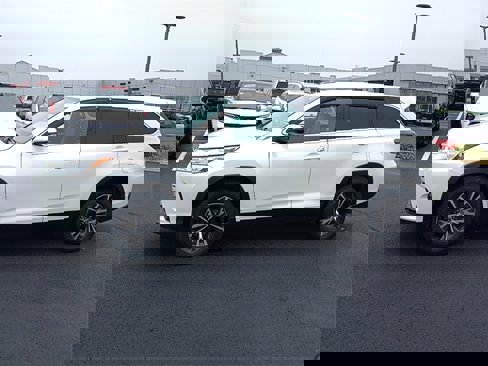 Used 2019 Toyota Highlander LE image 4