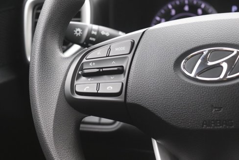 Certified 2022 Hyundai Venue SE image 17