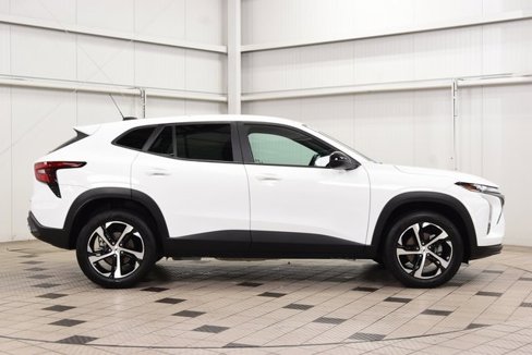 Certified 2024 Chevrolet Trax RS w/ Driver Confidence Package image 9