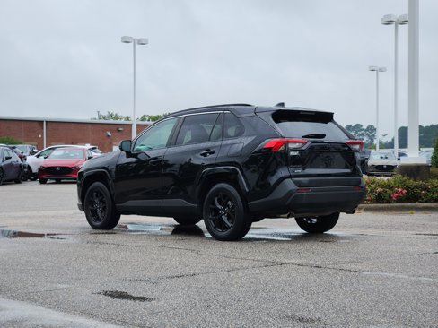 Used 2021 Toyota RAV4 LE image 5