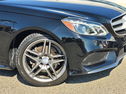 Used 2015 Mercedes-Benz E 400 Sedan w/ Lighting Package image 9
