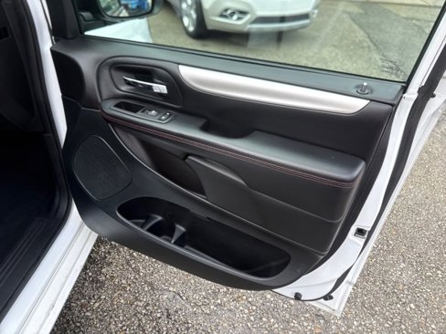 Used 2019 Dodge Grand Caravan GT image 13