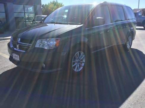 Used 2018 Dodge Grand Caravan SXT image 2