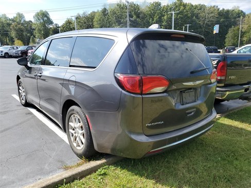 Used 2020 Chrysler Pacifica Touring image 7