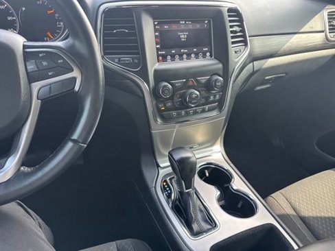 Used 2021 Jeep Grand Cherokee Laredo image 18
