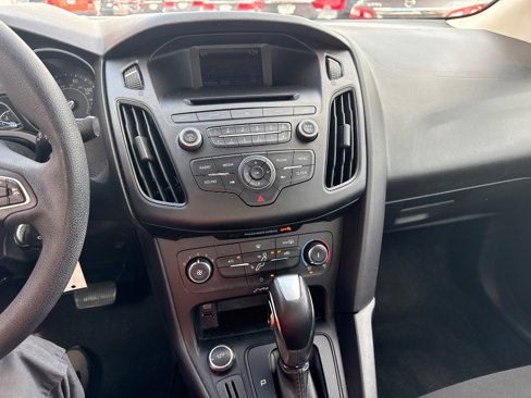 Used 2016 Ford Focus SE image 16