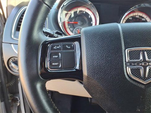 Used 2017 Dodge Grand Caravan SXT image 17