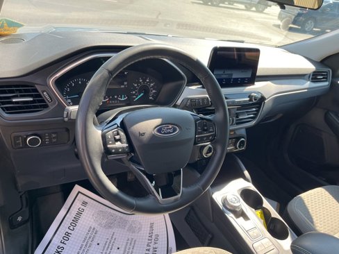 Used 2022 Ford Escape SE w/ SE Sport Appearance Package image 10
