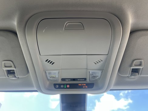 Used 2024 GMC Terrain SLE image 19